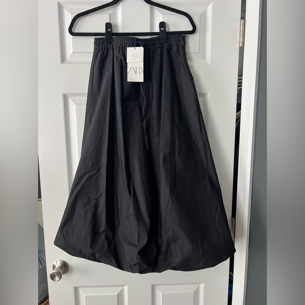 Zara Classic Black Bubble Skirt